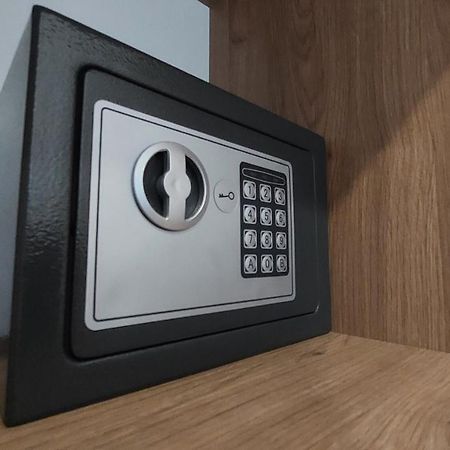 Falcon Boutique Hotel Tbilisi ภายนอก รูปภาพ