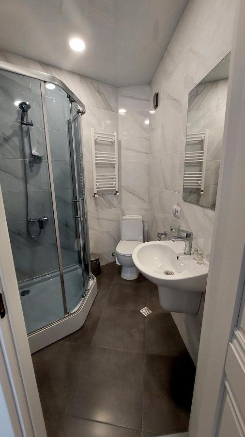 Falcon Boutique Hotel Tbilisi ภายนอก รูปภาพ