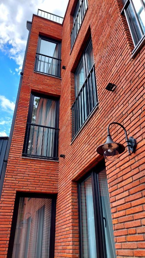 Falcon Boutique Hotel Tbilisi ภายนอก รูปภาพ