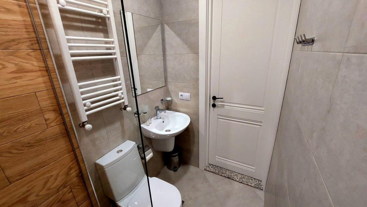Falcon Boutique Hotel Tbilisi ภายนอก รูปภาพ