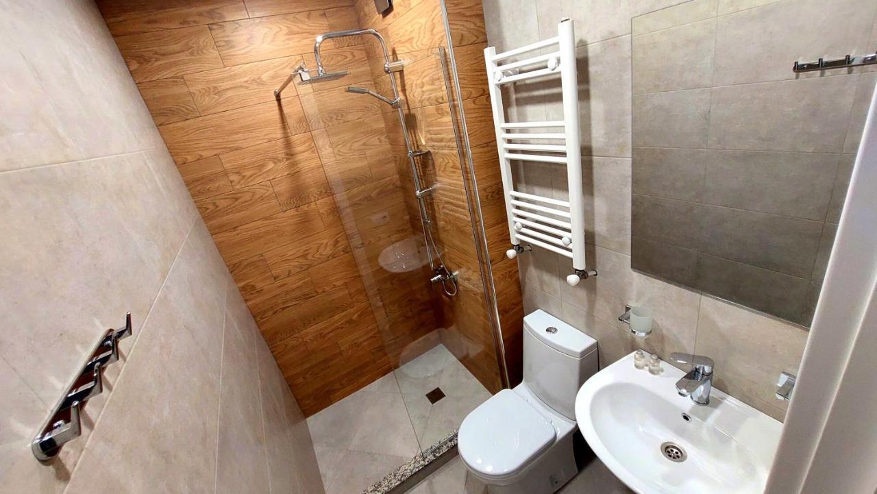 Falcon Boutique Hotel Tbilisi ภายนอก รูปภาพ