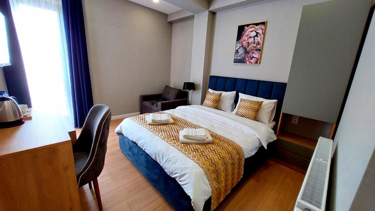 Falcon Boutique Hotel Tbilisi ภายนอก รูปภาพ
