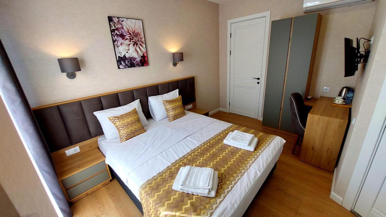 Falcon Boutique Hotel Tbilisi ภายนอก รูปภาพ