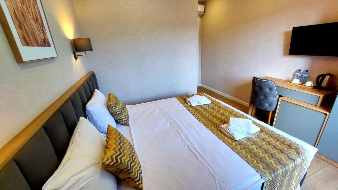 Falcon Boutique Hotel Tbilisi ภายนอก รูปภาพ