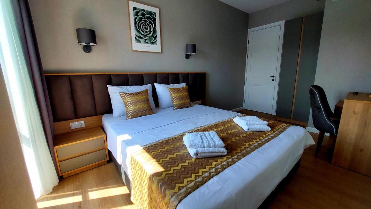 Falcon Boutique Hotel Tbilisi ภายนอก รูปภาพ