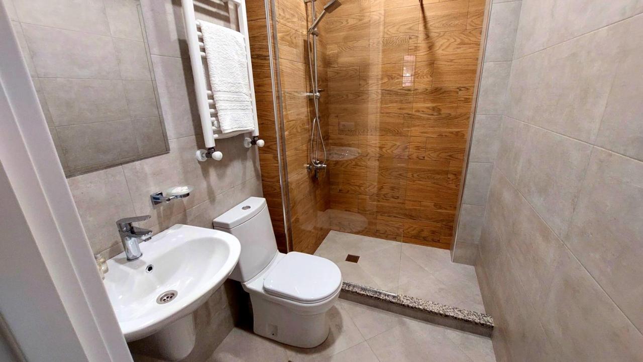 Falcon Boutique Hotel Tbilisi ภายนอก รูปภาพ