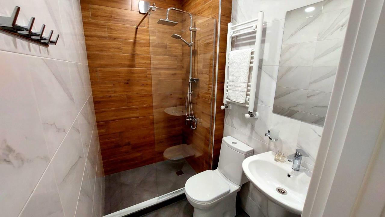 Falcon Boutique Hotel Tbilisi ภายนอก รูปภาพ